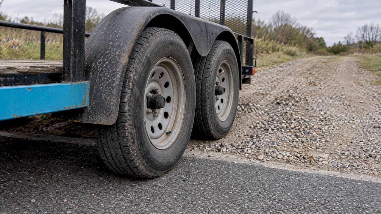 Bias vs. Radial Trailer Tires: Highway Miles or Rough Ground?